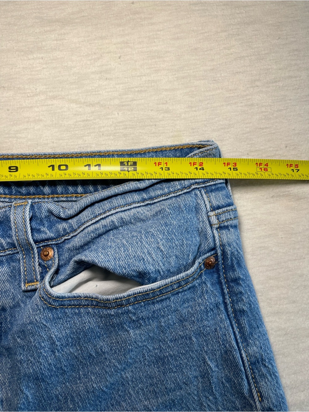 Women's Levi's Wedgie Straight Jeans Size 28 High Rise Medium Wash Trendy - Picture 11 of 14